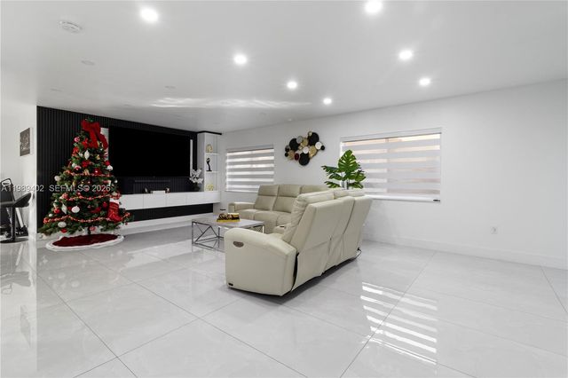 14052 SW 167th Ter, Miami, FL 33177