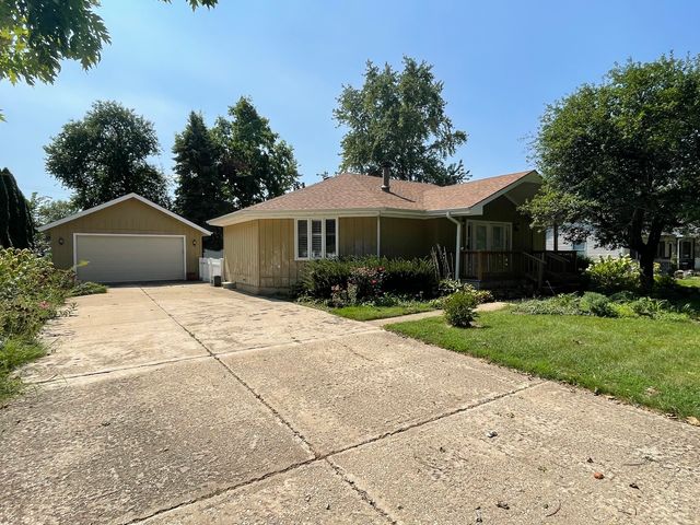 464 S Madison Street, Oswego, IL 60543
