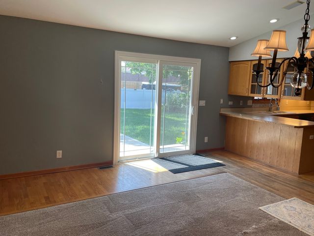 464 S Madison Street, Oswego, IL 60543