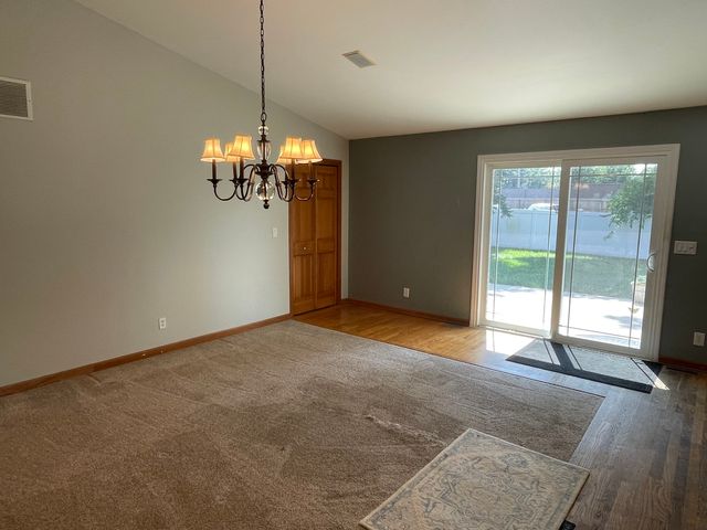 464 S Madison Street, Oswego, IL 60543