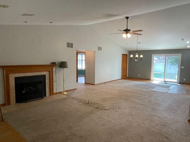 464 S Madison Street, Oswego, IL 60543