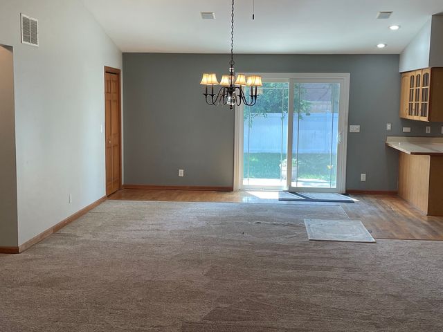 464 S Madison Street, Oswego, IL 60543