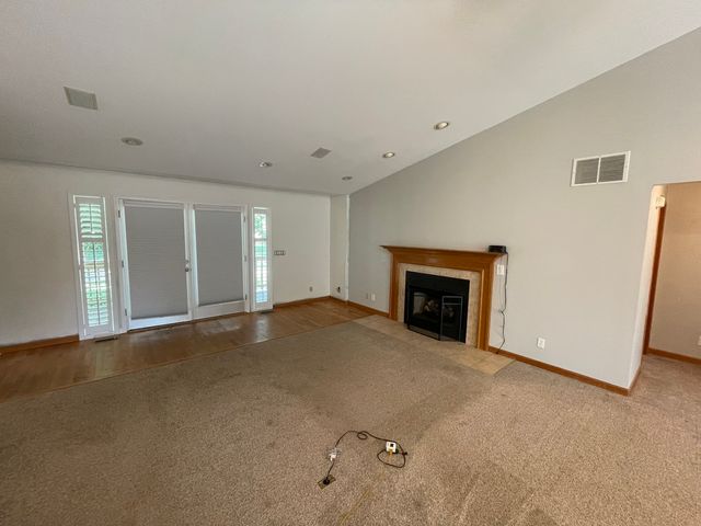464 S Madison Street, Oswego, IL 60543