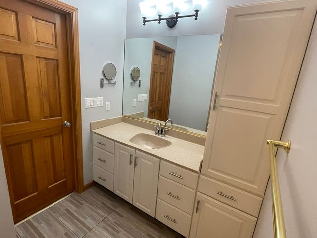 464 S Madison Street, Oswego, IL 60543