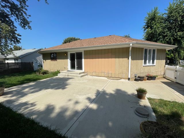 464 S Madison Street, Oswego, IL 60543