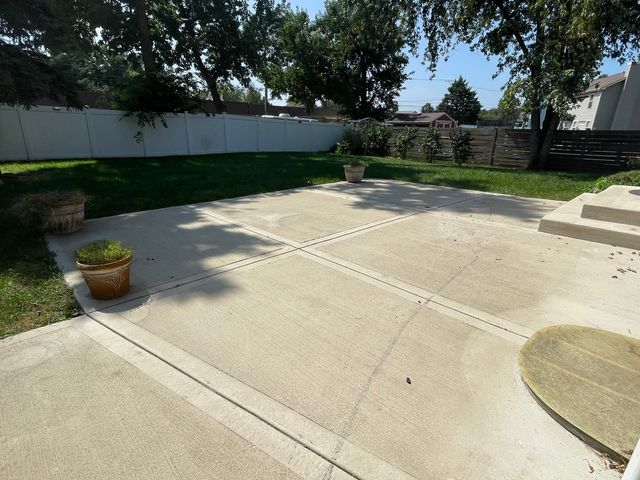 464 S Madison Street, Oswego, IL 60543