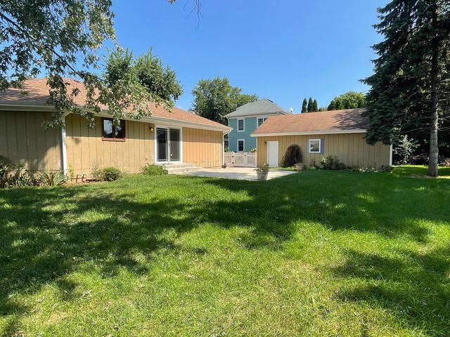 464 S Madison Street, Oswego, IL 60543