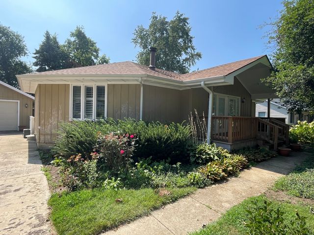 464 S Madison Street, Oswego, IL 60543