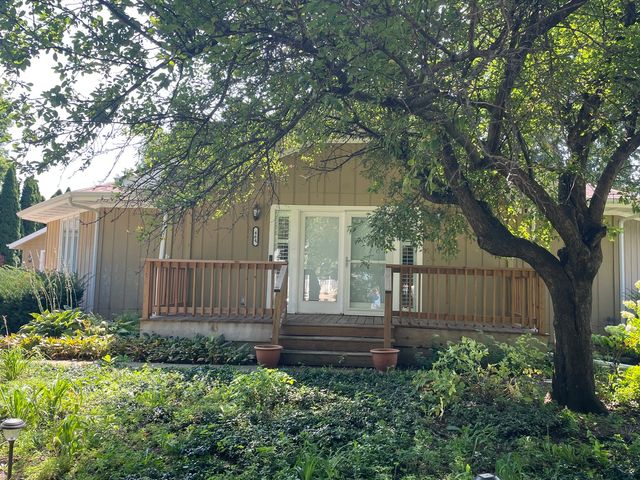 464 S Madison Street, Oswego, IL 60543