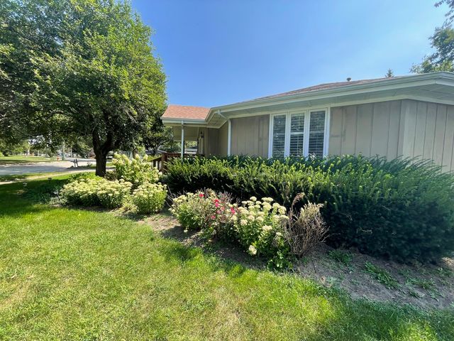 464 S Madison Street, Oswego, IL 60543