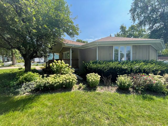 464 S Madison Street, Oswego, IL 60543