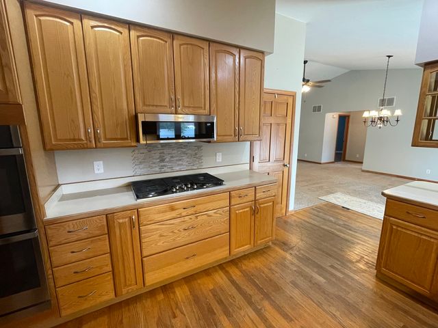 464 S Madison Street, Oswego, IL 60543
