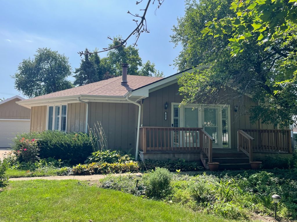 464 S Madison Street, Oswego, IL 60543