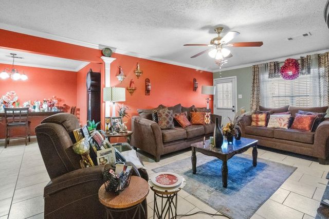 5227 Honeyvine Drive, Houston, TX 77048