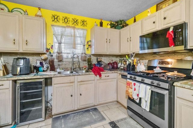 5227 Honeyvine Drive, Houston, TX 77048