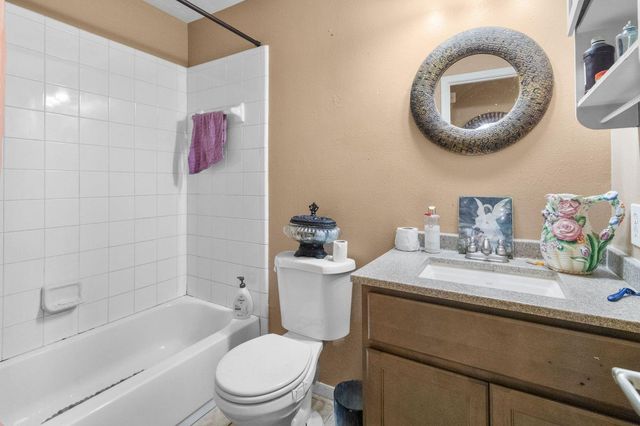 5227 Honeyvine Drive, Houston, TX 77048