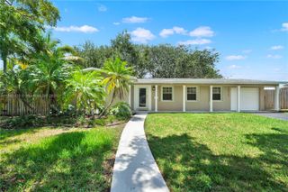 16022 SW 98th Ave, Miami, FL 33157