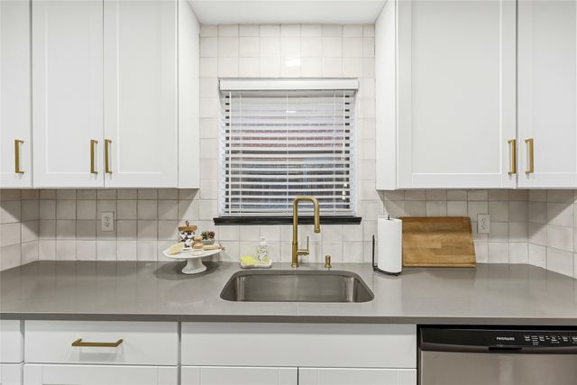 1214 W Hudgins, Grapevine, TX 76051