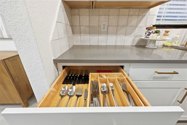 1214 W Hudgins, Grapevine, TX 76051