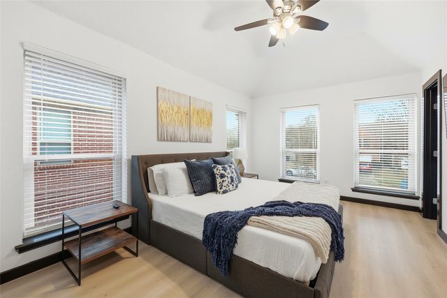 1214 W Hudgins, Grapevine, TX 76051