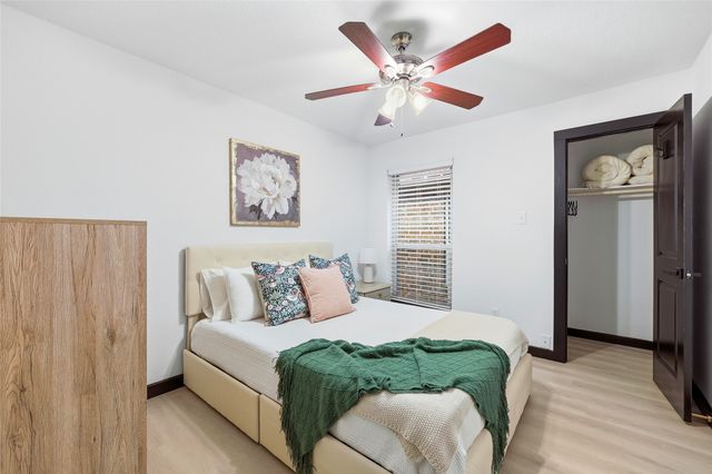 1214 W Hudgins, Grapevine, TX 76051