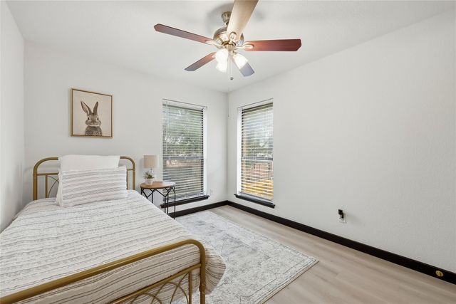 1214 W Hudgins, Grapevine, TX 76051