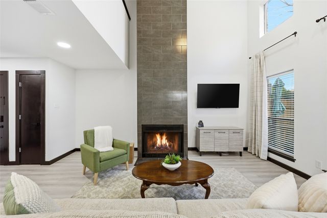 1214 W Hudgins, Grapevine, TX 76051