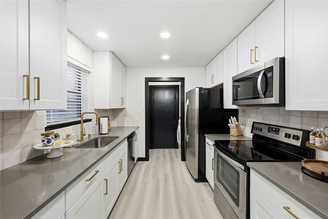 1214 W Hudgins, Grapevine, TX 76051