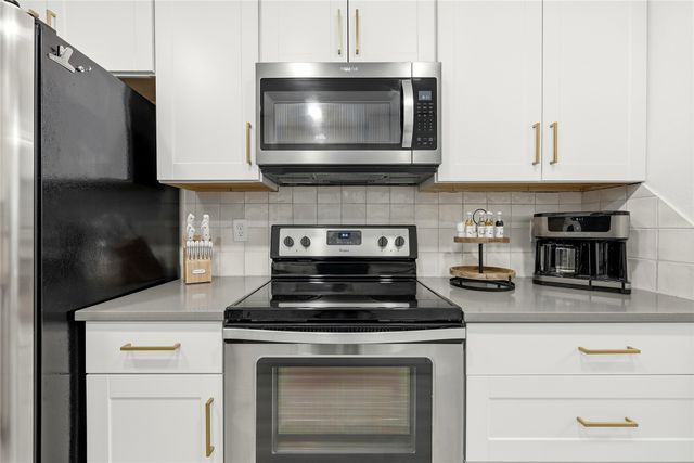 1214 W Hudgins, Grapevine, TX 76051