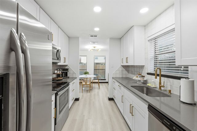 1214 W Hudgins, Grapevine, TX 76051