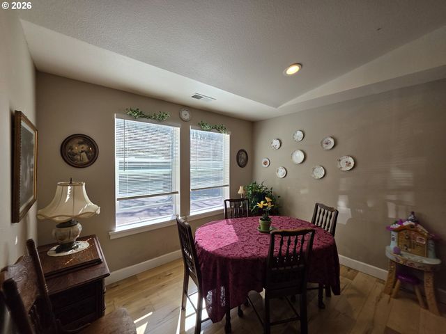 1660 Ne ALAMEDA Ave, Roseburg, OR 97470