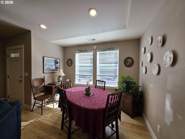 1660 Ne ALAMEDA Ave, Roseburg, OR 97470