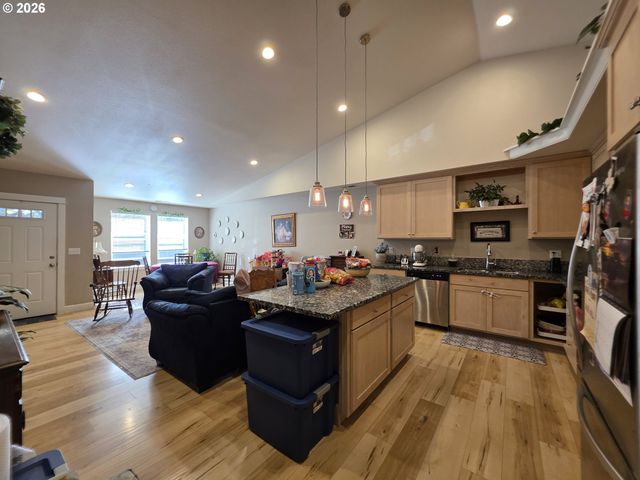 1660 Ne ALAMEDA Ave, Roseburg, OR 97470