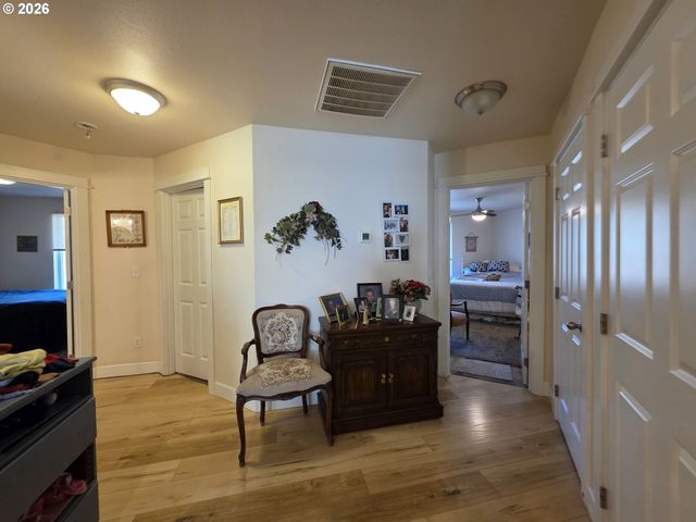 1660 Ne ALAMEDA Ave, Roseburg, OR 97470