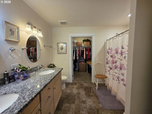 1660 Ne ALAMEDA Ave, Roseburg, OR 97470