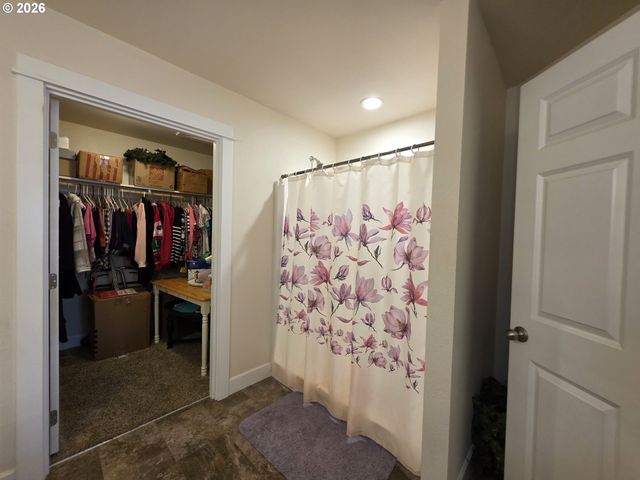 1660 Ne ALAMEDA Ave, Roseburg, OR 97470