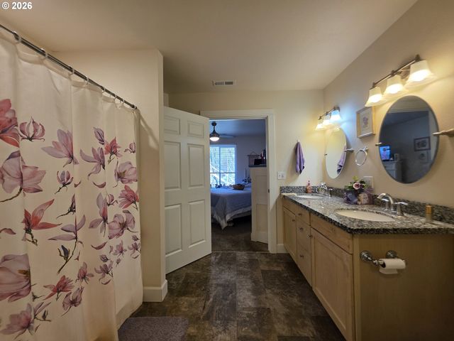 1660 Ne ALAMEDA Ave, Roseburg, OR 97470