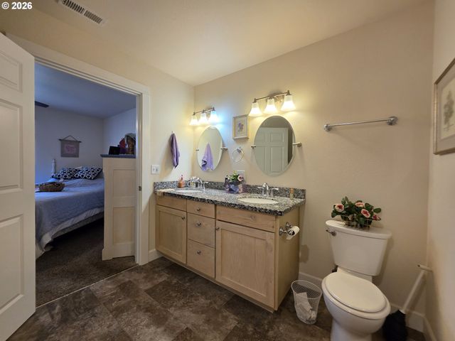 1660 Ne ALAMEDA Ave, Roseburg, OR 97470