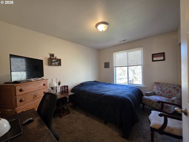 1660 Ne ALAMEDA Ave, Roseburg, OR 97470