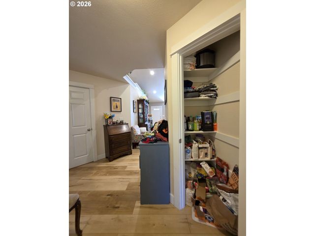 1660 Ne ALAMEDA Ave, Roseburg, OR 97470