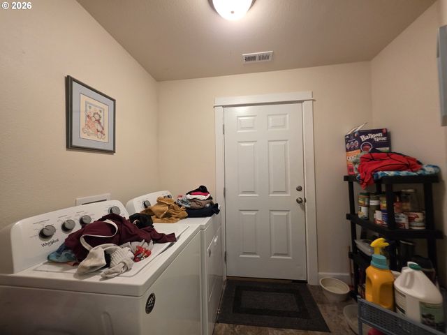 1660 Ne ALAMEDA Ave, Roseburg, OR 97470