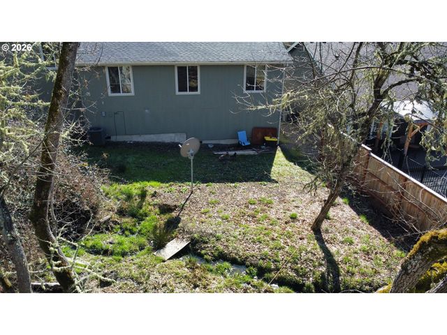 1660 Ne ALAMEDA Ave, Roseburg, OR 97470