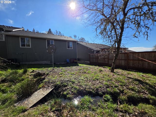 1660 Ne ALAMEDA Ave, Roseburg, OR 97470