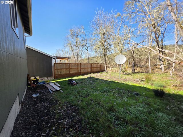 1660 Ne ALAMEDA Ave, Roseburg, OR 97470