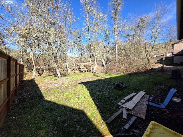 1660 Ne ALAMEDA Ave, Roseburg, OR 97470