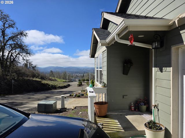 1660 Ne ALAMEDA Ave, Roseburg, OR 97470