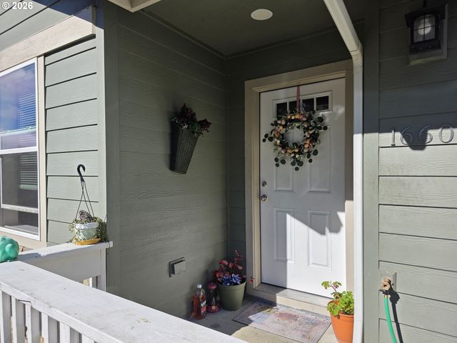 1660 Ne ALAMEDA Ave, Roseburg, OR 97470