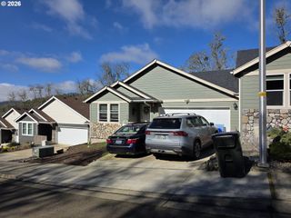 1660 Ne ALAMEDA Ave, Roseburg, OR 97470