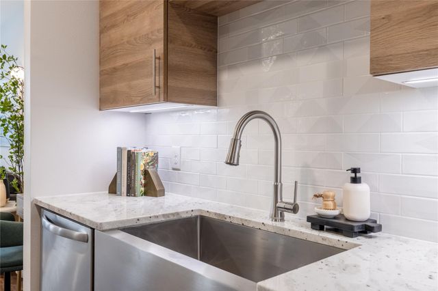 9302 Fry Rd A1Y1317, Cypress, TX 77433