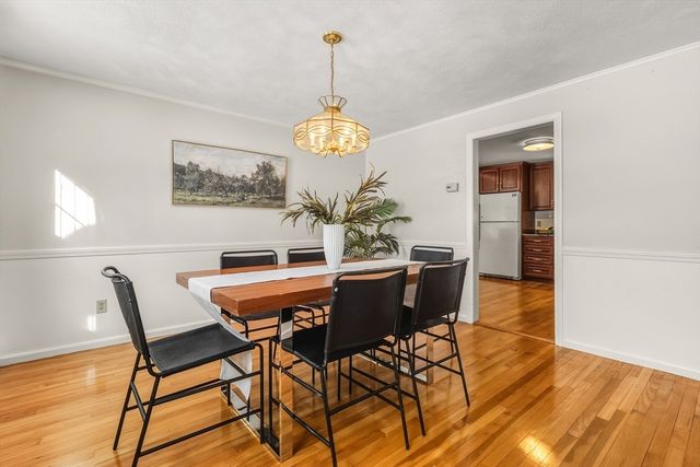 62 Wildwood Dr, Bedford, MA 01730